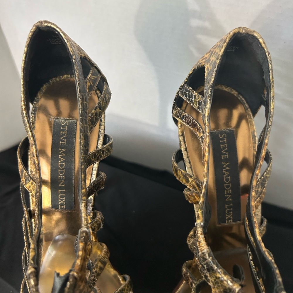 Steve Madden Gold Heels Elegant Statement